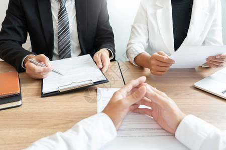 當(dāng)管理遭遇質(zhì)疑 企業(yè)管理咨詢的價(jià)值與挑戰(zhàn)